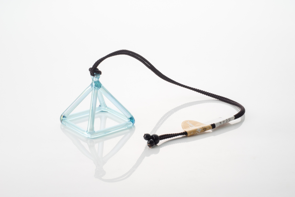2インチ G#-40 Aqua Aura Gold Pyramid / アクアオーラゴールドピラミッド