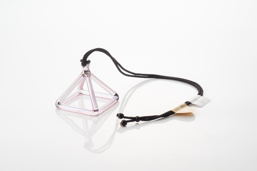 2インチ D#-5 Lavender Aura Gold Pyramid / ラベンダーオーラゴールドピラミッドネックレス