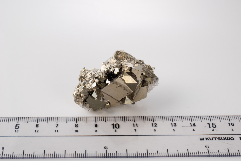 パイライト 黄鉄鉱 原石 004