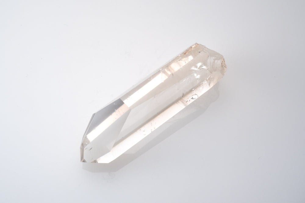 Clear Point Quartz Crystal_CQW1601_Channeling