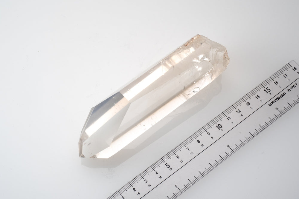 Clear Point Quartz Crystal_CQW1601_Channeling