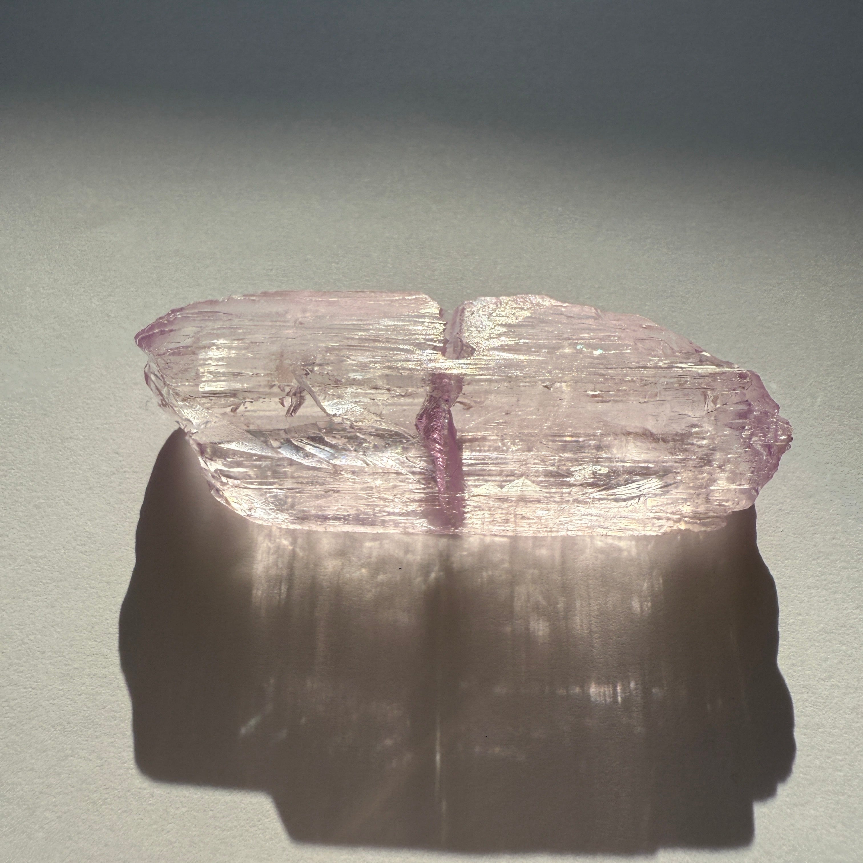 Kunzite rough stone _KZL02