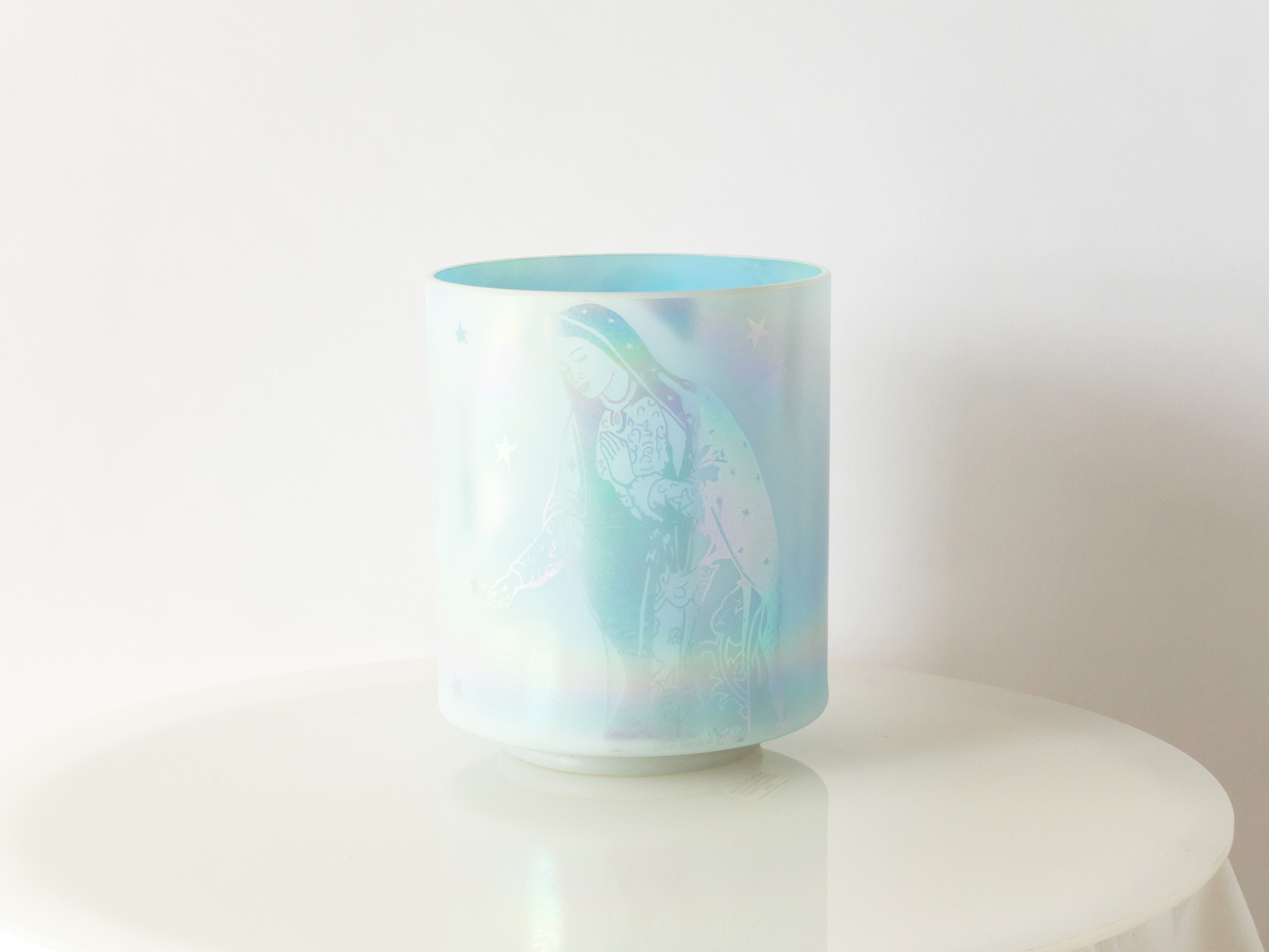 空色で虹色に光るマリア様のクリスタルボウル マザーオブプラチナ オーシャンゴールドw/ エッチドグアダルーペ 6インチ G#