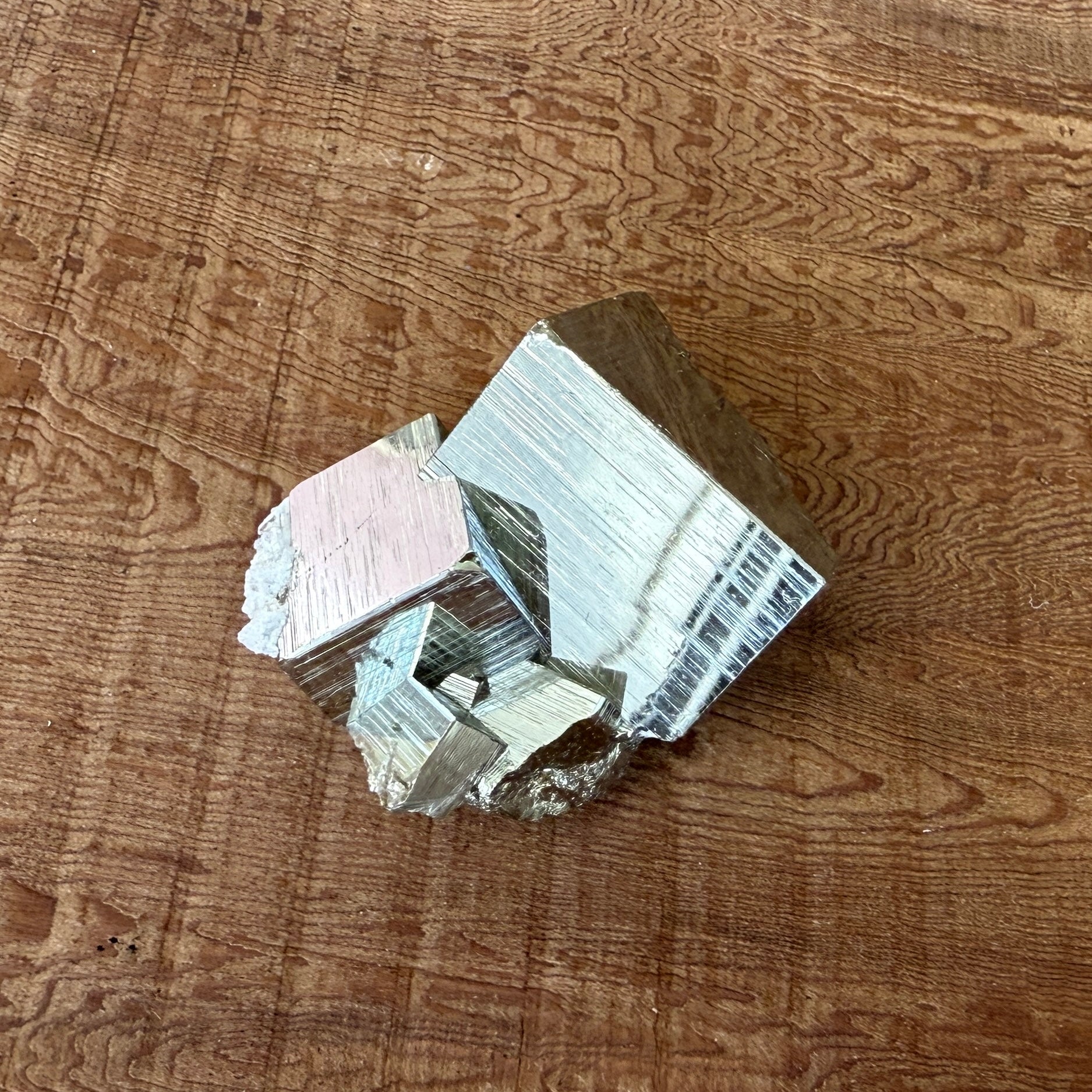 パイライト 黄鉄鉱 原石 001