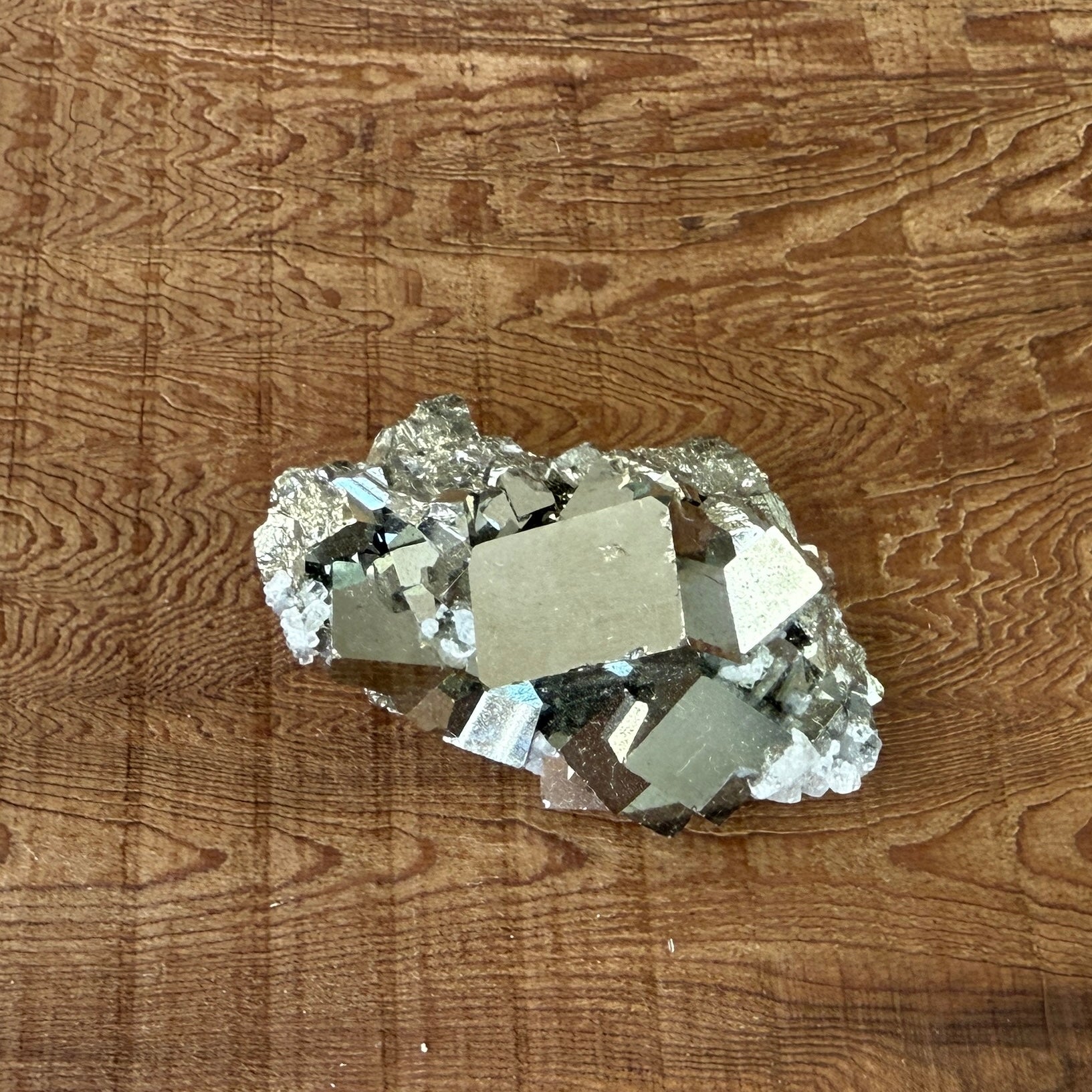 パイライト 黄鉄鉱 原石 004