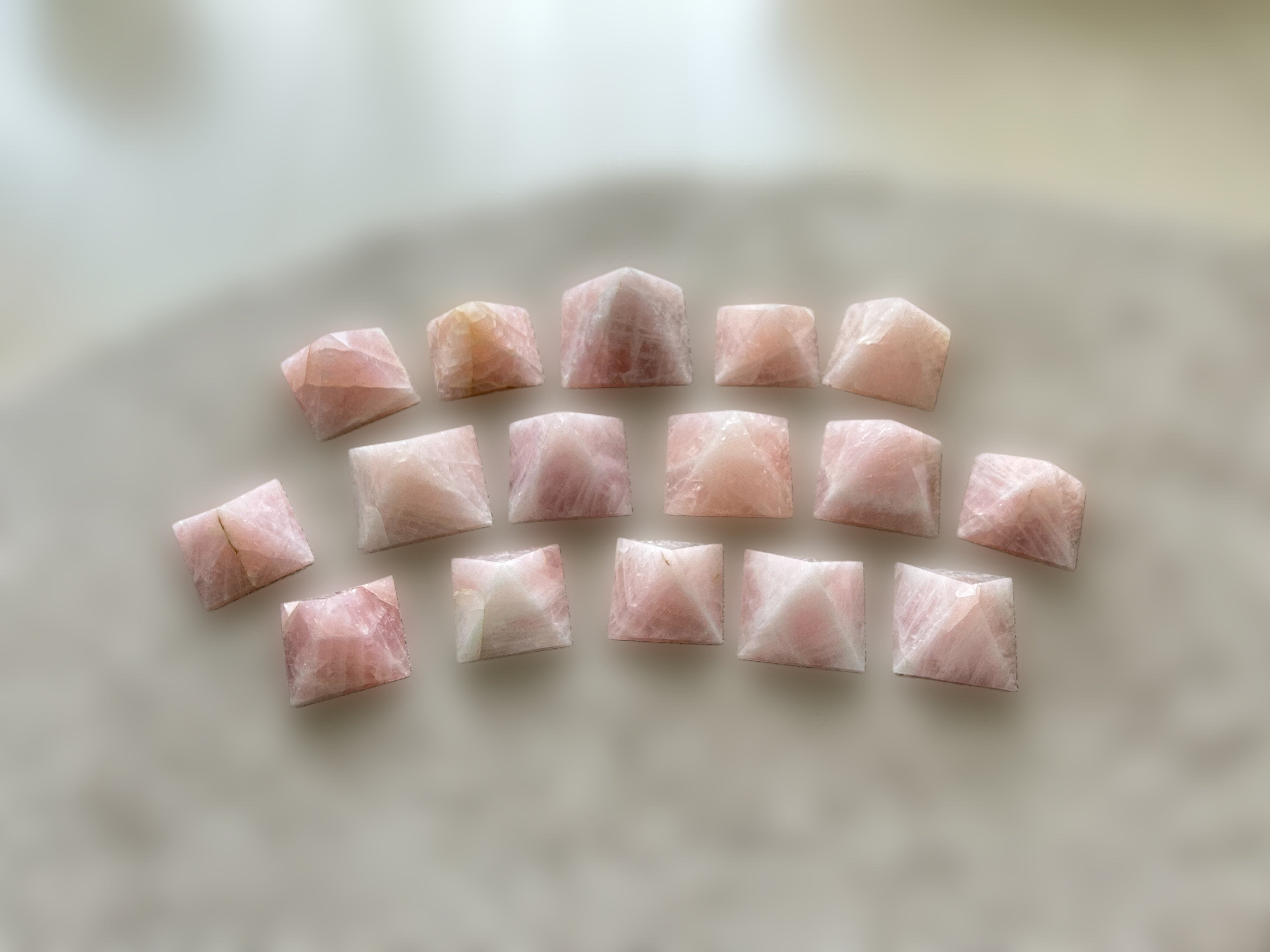 夏至ダイヤモンドローズクリスタルピラミッド - 愛と光の力
