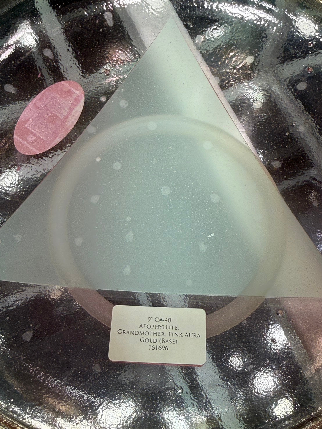 9インチ C#-40 Apophyllite Grandmother Pink Aura Gold (Base) / アポフィライトグランマザーピンクオーラゴールドベース