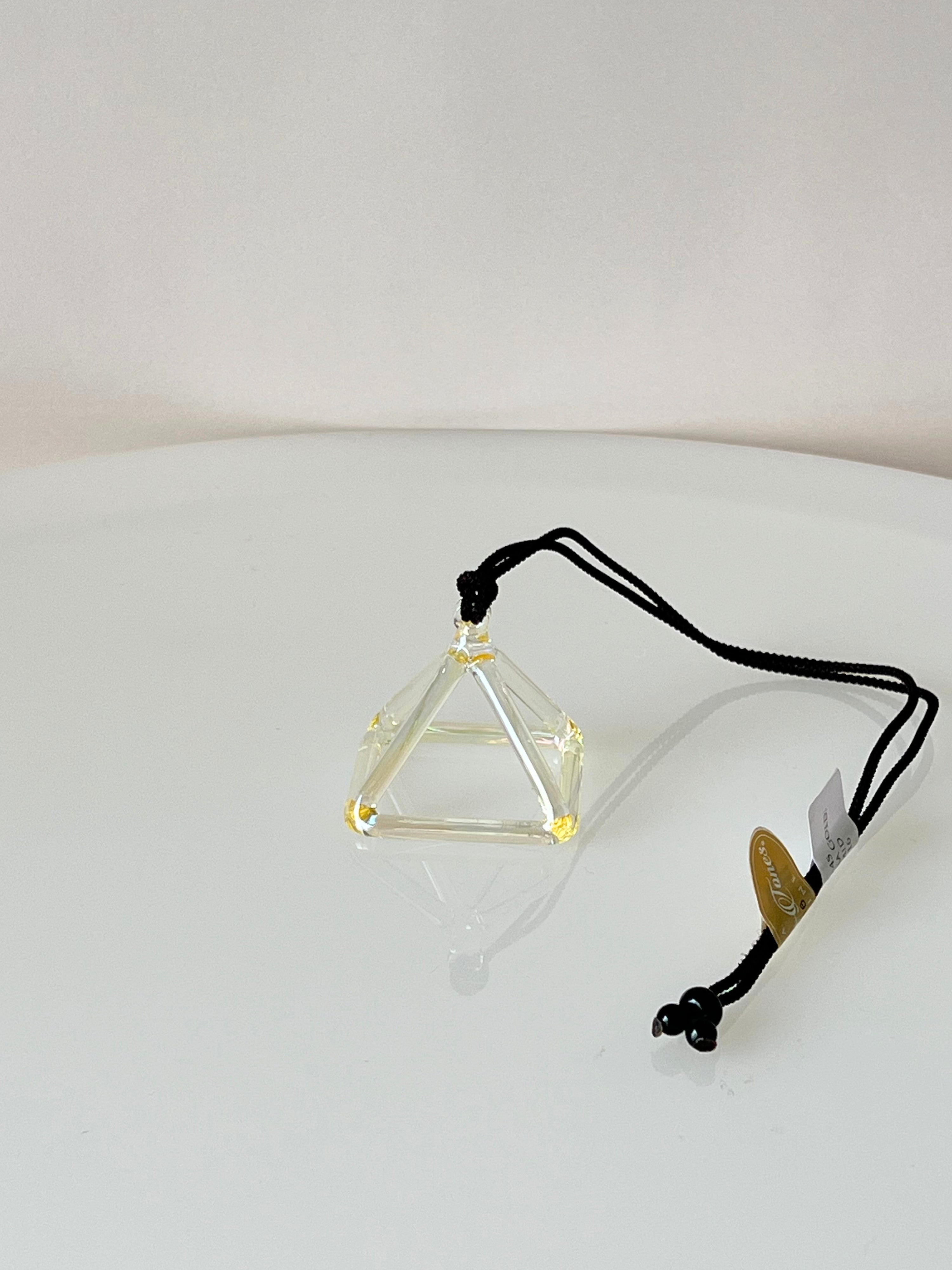 2インチ D#-45 Lemon Aura Gold Pyramid / レモンオーラゴールドピラミッドネックレス
