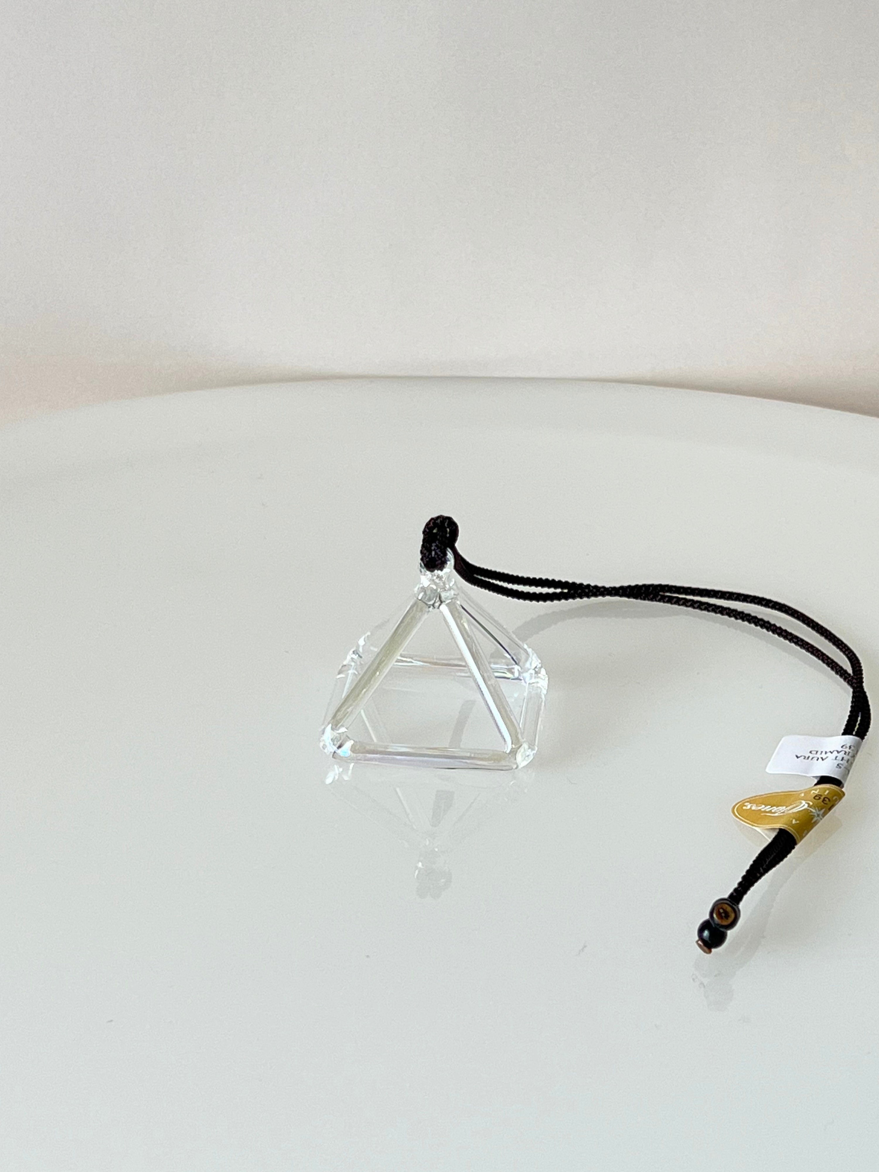 2インチ B-5 White Light Aura Gold Pyramid / ホワイトライトオーラゴールドピラミッドネックレス